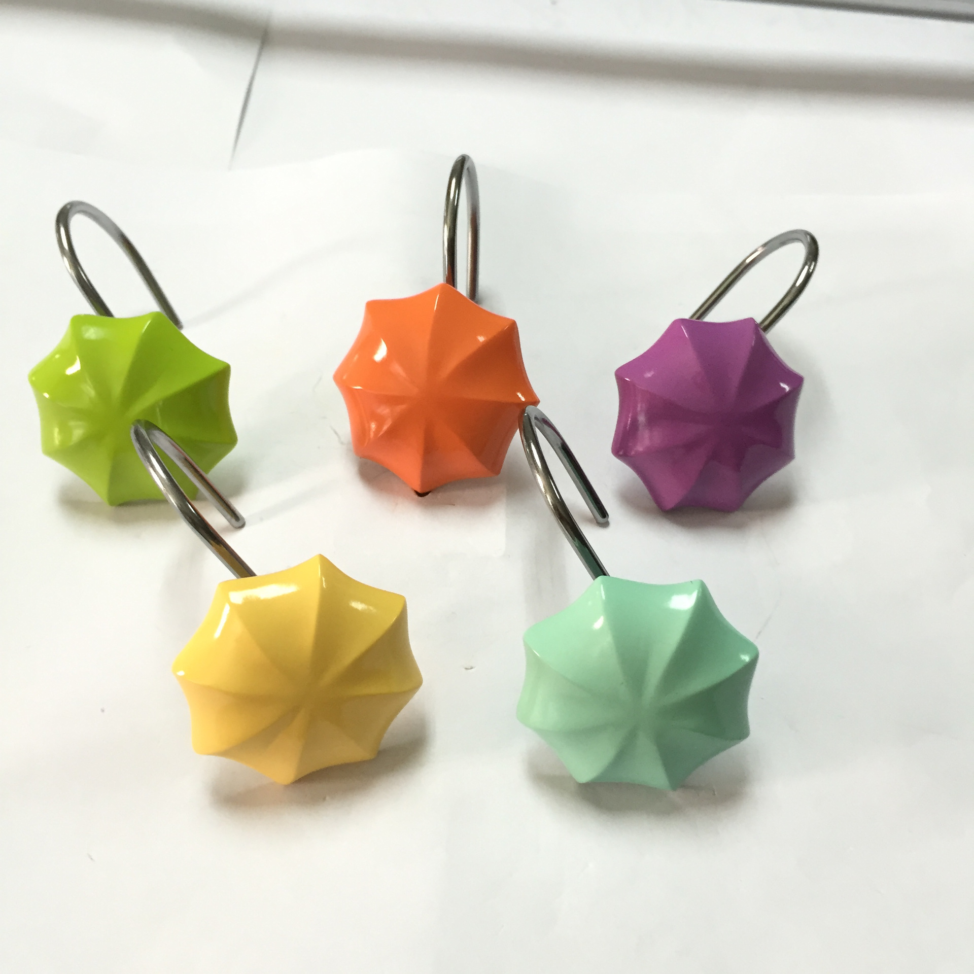 厂家供应树脂浴帘挂钩 纯波丽水浴帘挂钩 透明树脂浴帘挂钩